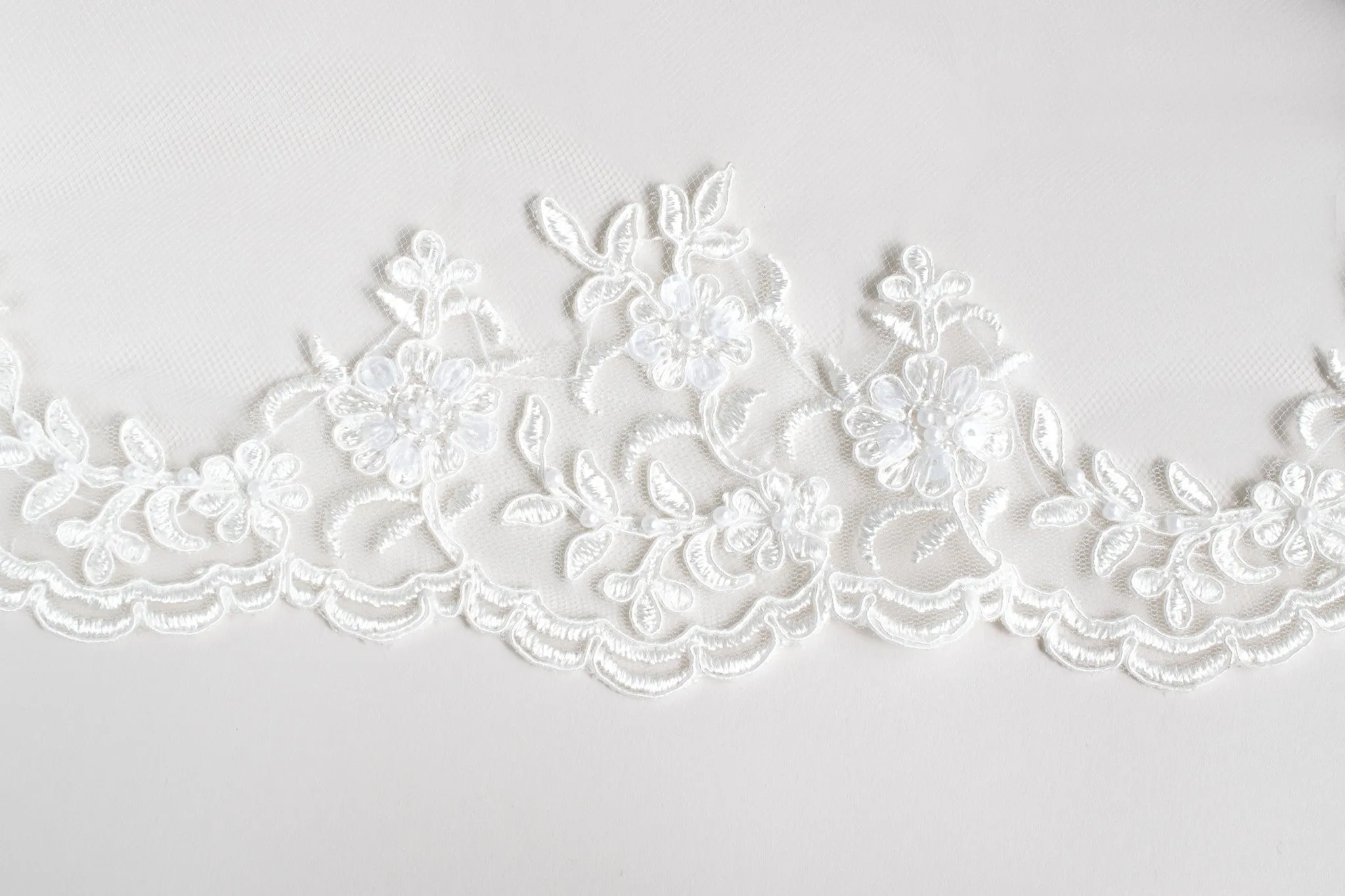 Scalloped Lace Fingertip Veil